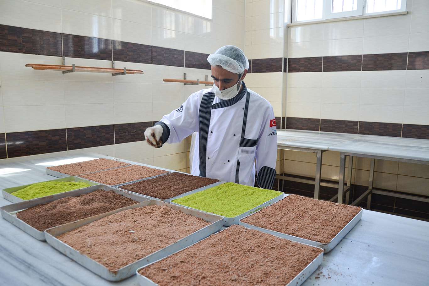 Soğuk baklava, hafifliği ve ferahlığıyla yaz aylarının vazgeçilmez tatlısı konumunda Soğuk baklava, hafifliği ve ferahlığıyla yaz aylarının vazgeçilmez tatlısı konumunda